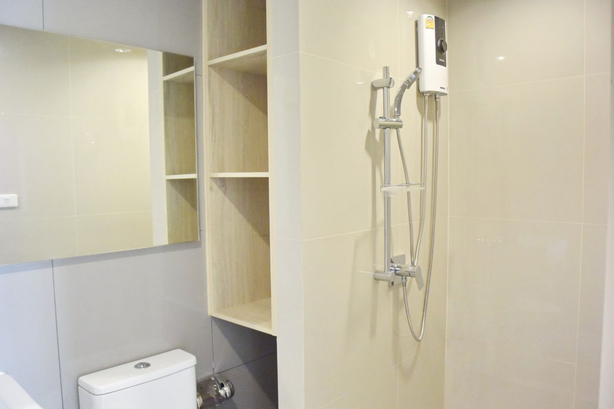 รูป  ให้เช่า NUE Noble Ngamwongwan ห้องใหม่เพิ่งซื้อ มีเครื่องซักผ้า ( s21 ) - รูปที่ 10/12