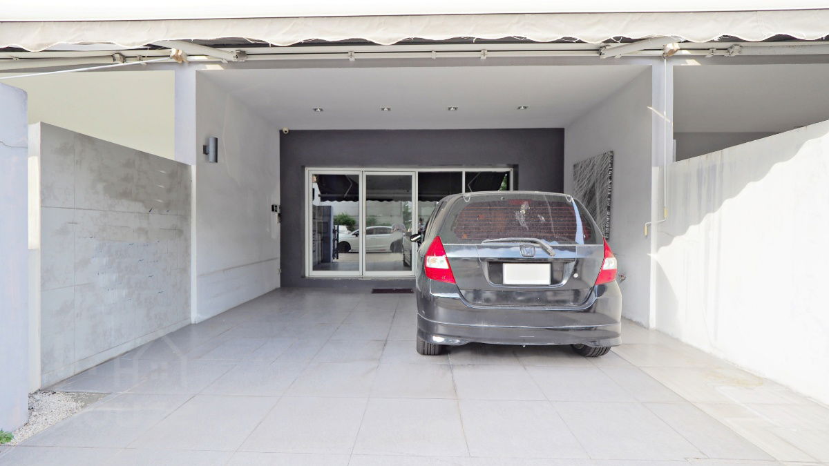 picture Home Office for sale on Rama 3 rd. Land area 24 sq.w. 4.5 storey 3 bths. For sale only 13.5 MB. - 20/24