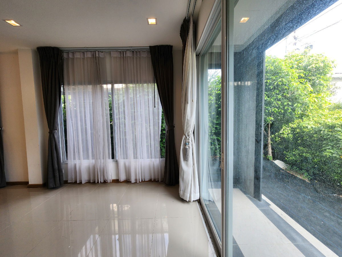 รูป ลดราคา**ขายบ้านเดี่ยว ใกล้โรงเรียนนานาชาติเด่นหล้า 5-7 นาที ในราคา 6.5 ล้านบาท(ราคาดีมาก)** 4 ห้องนอน 3 ห้องน้ำ 3 ที่จอดรถ มีส่วนกลางให้ใช้ - รูปที่ 58/77