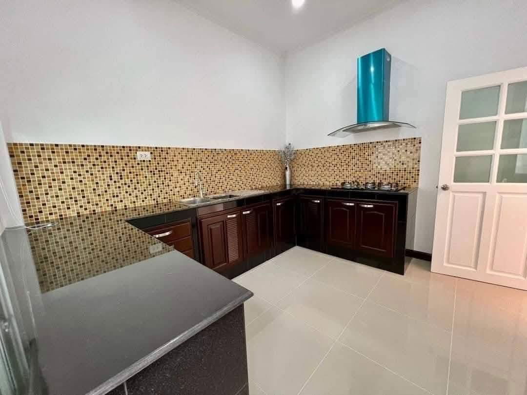 picture Amorn Village For Rent: 55,000 THB / month 3 Bedrooms, 3 Bathrooms - 10/11