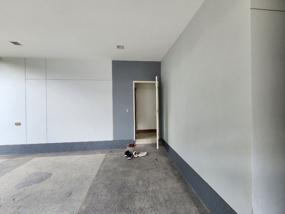 รูป ลดราคา**ขายบ้านเดี่ยว ใกล้โรงเรียนนานาชาติเด่นหล้า 5-7 นาที ในราคา 6.5 ล้านบาท(ราคาดีมาก)** 4 ห้องนอน 3 ห้องน้ำ 3 ที่จอดรถ มีส่วนกลางให้ใช้ - รูปที่ 68/77