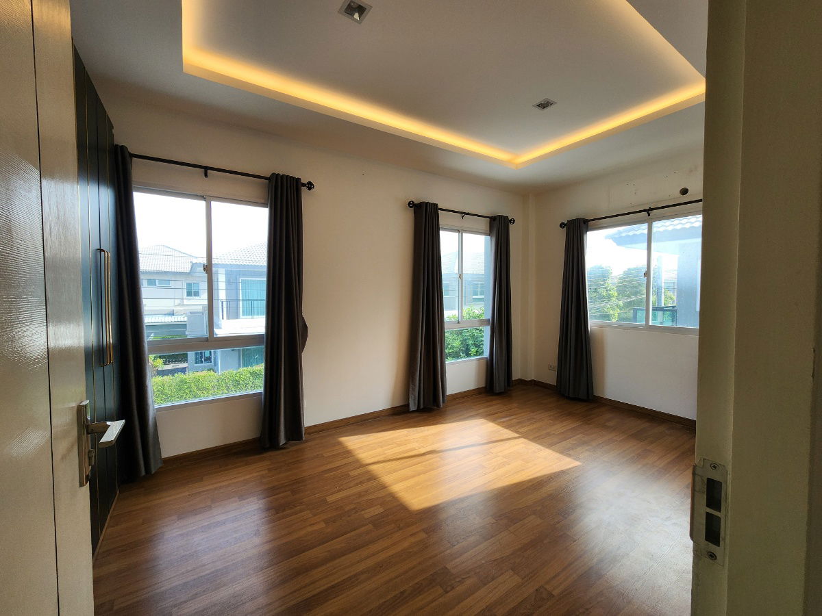 รูป ลดราคา**ขายบ้านเดี่ยว ใกล้โรงเรียนนานาชาติเด่นหล้า 5-7 นาที ในราคา 6.5 ล้านบาท(ราคาดีมาก)** 4 ห้องนอน 3 ห้องน้ำ 3 ที่จอดรถ มีส่วนกลางให้ใช้ - รูปที่ 41/77