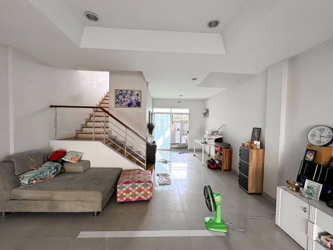 3-bed townhouse for sale, 165 sqm, 21.2 sq wah, Baan Klang Muang Urbanion Rama9 - Wongwaen