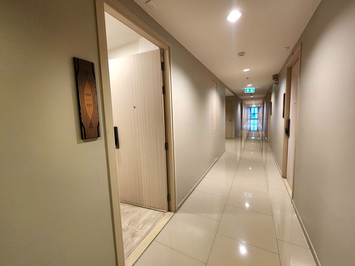 รูป ขายห้องมุม มี 3 ทิศ เหนือ ตะวันตก และทิศใต้ ขายพร้อมอยู่แล้วคอนโด ทำเลศิริราช The Tree จรัญ 30 **แบบ ห้องหายาก 1 ชั้น มี1 ห้อง  **โทนขาวมินิมอล - รูปที่ 4/44
