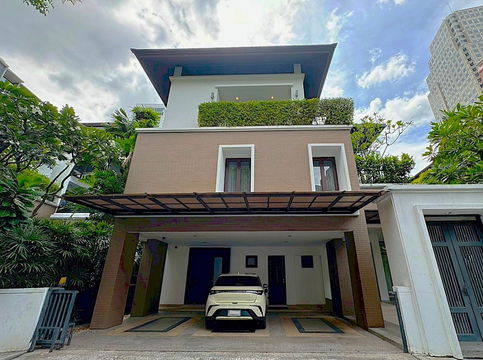 บ้านหรูพร้อมสระว่ายน้ำส่วนตัว ใจกลางอโศก ** NO CO-AGENT **