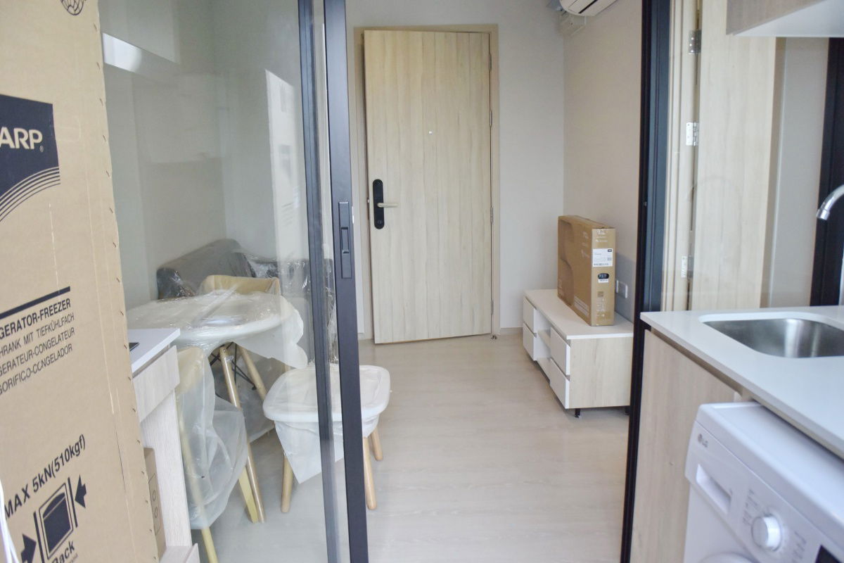 รูป  ให้เช่า NUE Noble Ngamwongwan ห้องใหม่เพิ่งซื้อ มีเครื่องซักผ้า ( s21 ) - รูปที่ 4/12