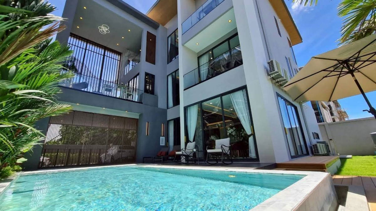 picture 3-storey villa with private elevator, Huai Yai, Pattaya - 1/24