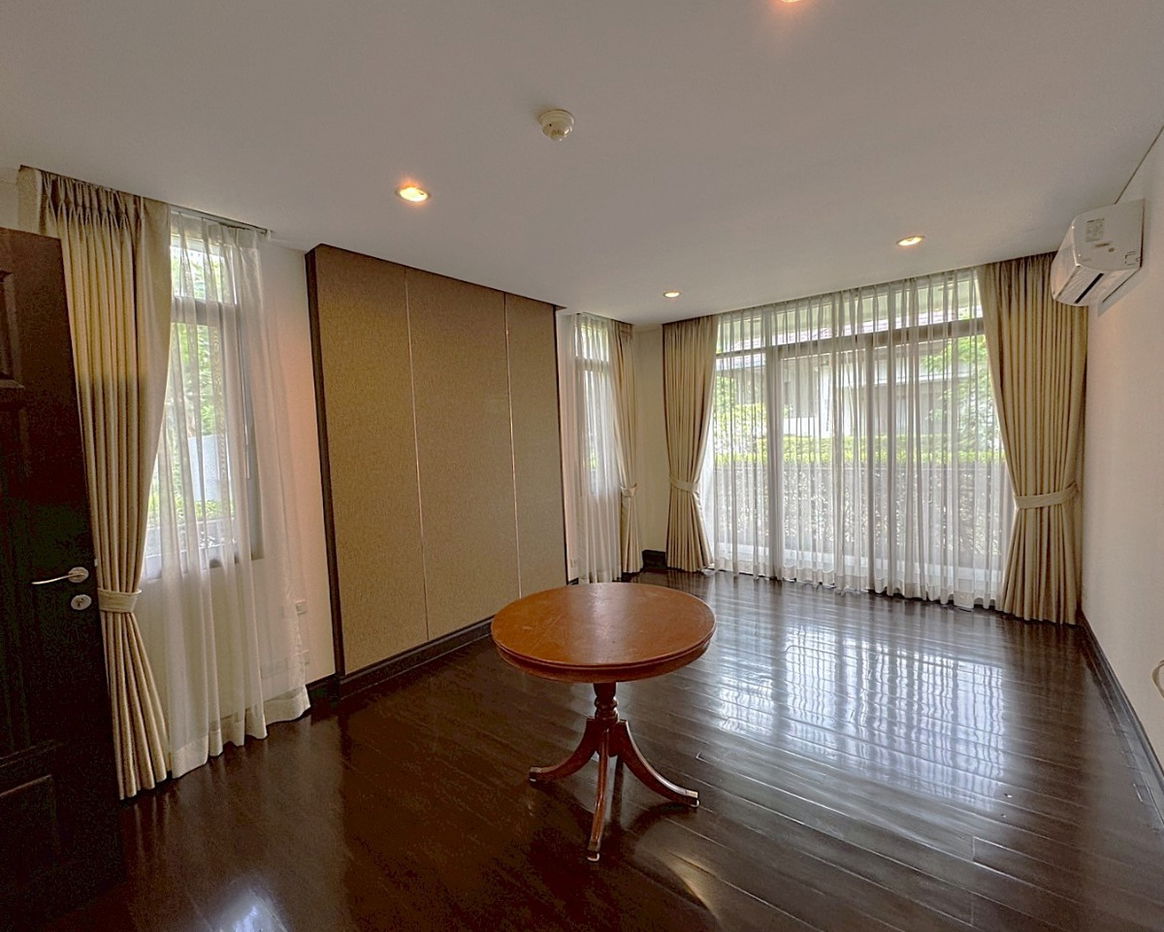 picture Luxury House with Private Swimming Pool in the Heart of Asoke ** NO CO-AGENT ** - 10/26
