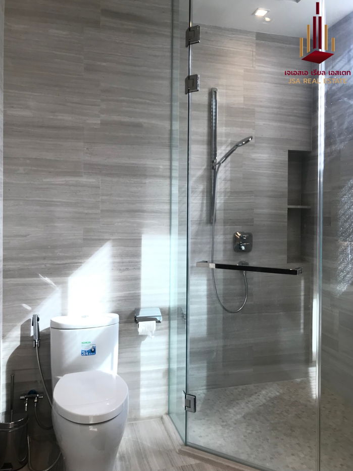 picture ✨ For Sale: The Diplomat 39 Condo ✨    💰 Only 32,960,000 THB - 8/8
