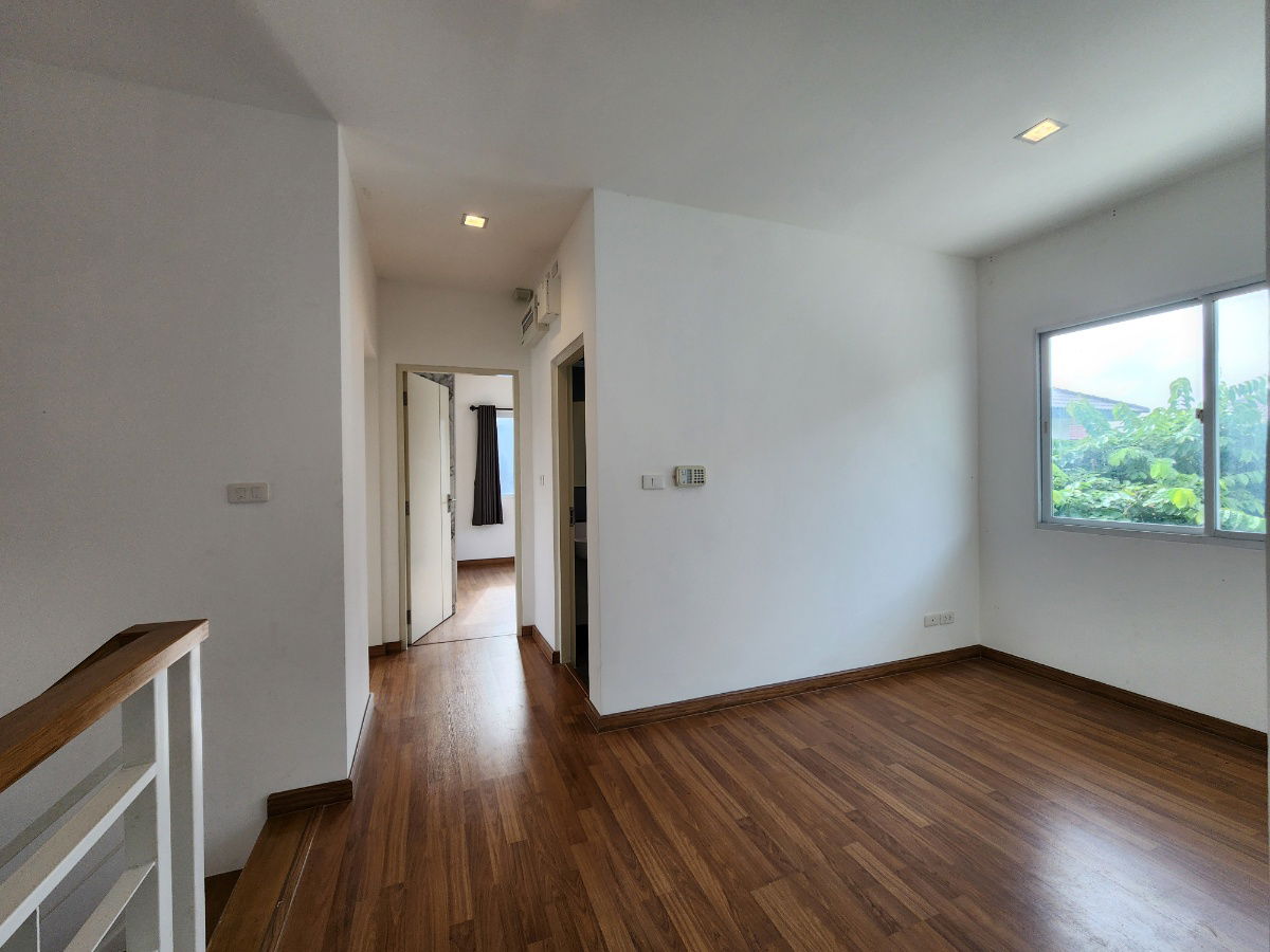 รูป ลดราคา**ขายบ้านเดี่ยว ใกล้โรงเรียนนานาชาติเด่นหล้า 5-7 นาที ในราคา 6.5 ล้านบาท(ราคาดีมาก)** 4 ห้องนอน 3 ห้องน้ำ 3 ที่จอดรถ มีส่วนกลางให้ใช้ - รูปที่ 34/77