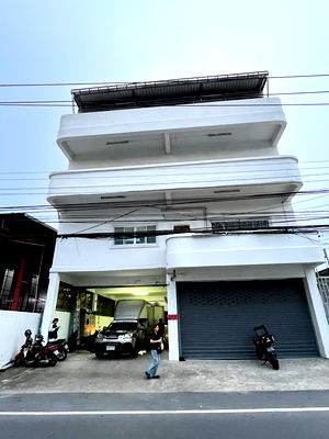 Factory for rent : 4-Storey Office Building with Warehouse for Rent, Prime Location, On Nut 39