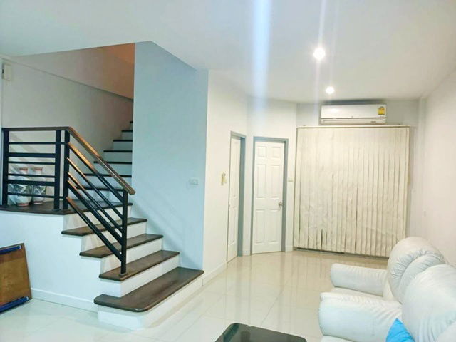 picture NongKhaem Market 328m. Opposite Petchkasem 81 HomePro Petchkasem 1.3 km. 3-story home office for ren - 3/8