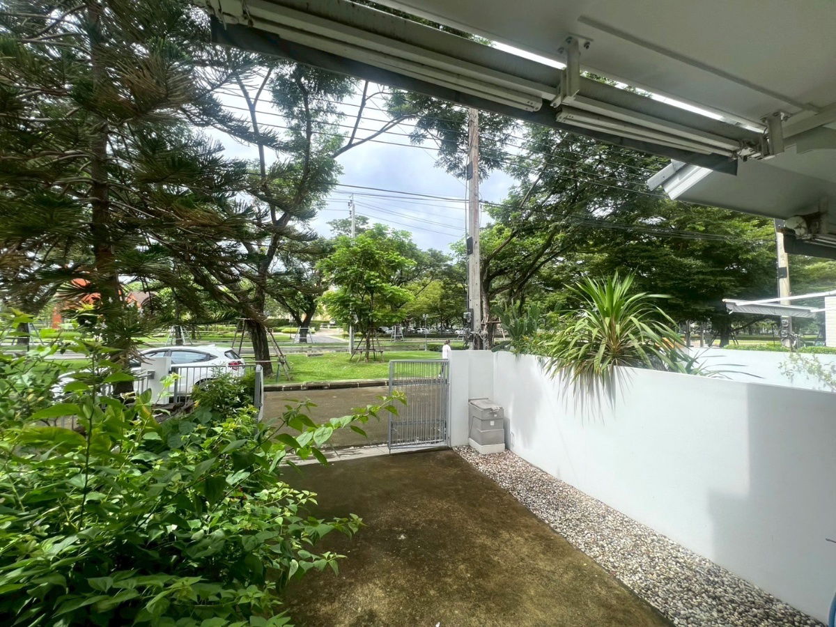 รูป ขายทาวน์โฮม Villaggio บางนา (ซอย ABAC) หน้าบ้านวิวสวน บรรยากาศร่มรื่น เงียบสงบ  - รูปที่ 7/10