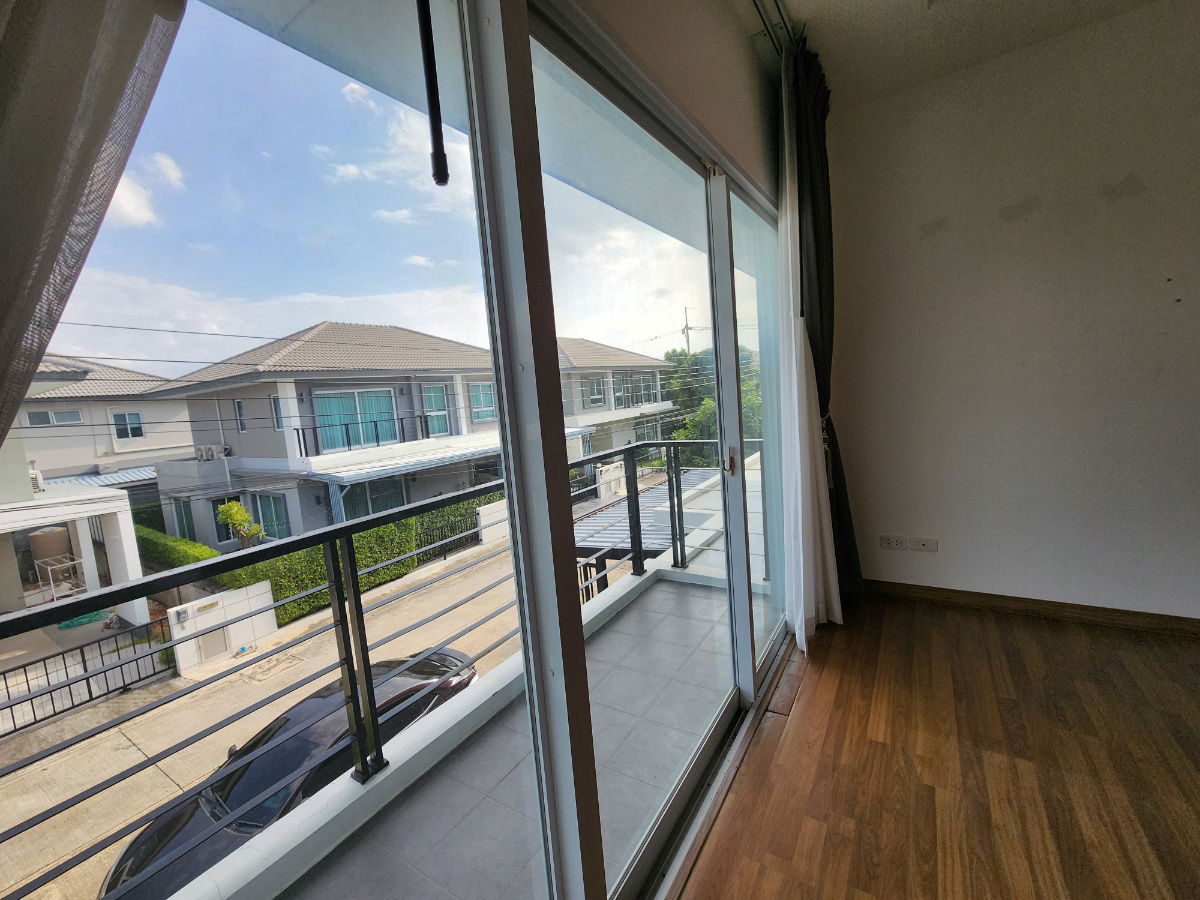 รูป ลดราคา**ขายบ้านเดี่ยว ใกล้โรงเรียนนานาชาติเด่นหล้า 5-7 นาที ในราคา 6.5 ล้านบาท(ราคาดีมาก)** 4 ห้องนอน 3 ห้องน้ำ 3 ที่จอดรถ มีส่วนกลางให้ใช้ - รูปที่ 28/77
