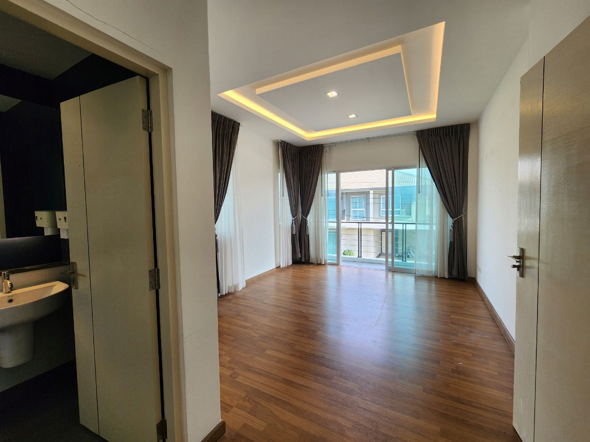 รูป ลดราคา**ขายบ้านเดี่ยว ใกล้โรงเรียนนานาชาติเด่นหล้า 5-7 นาที ในราคา 6.5 ล้านบาท(ราคาดีมาก)** 4 ห้องนอน 3 ห้องน้ำ 3 ที่จอดรถ มีส่วนกลางให้ใช้ - รูปที่ 54/77