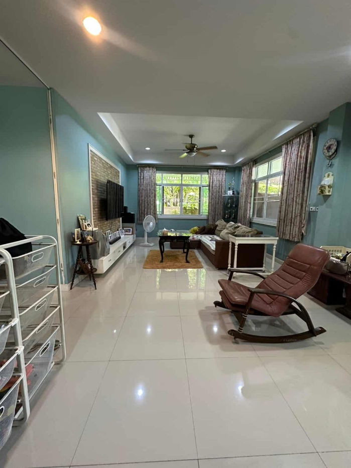 รูป ขาย บ้านเดี่ยว – ซอยแบริ่ง 26 (Fantasia Villa) บ้านมุมโครงการ บรรยากาศสงบ - รูปที่ 2/8