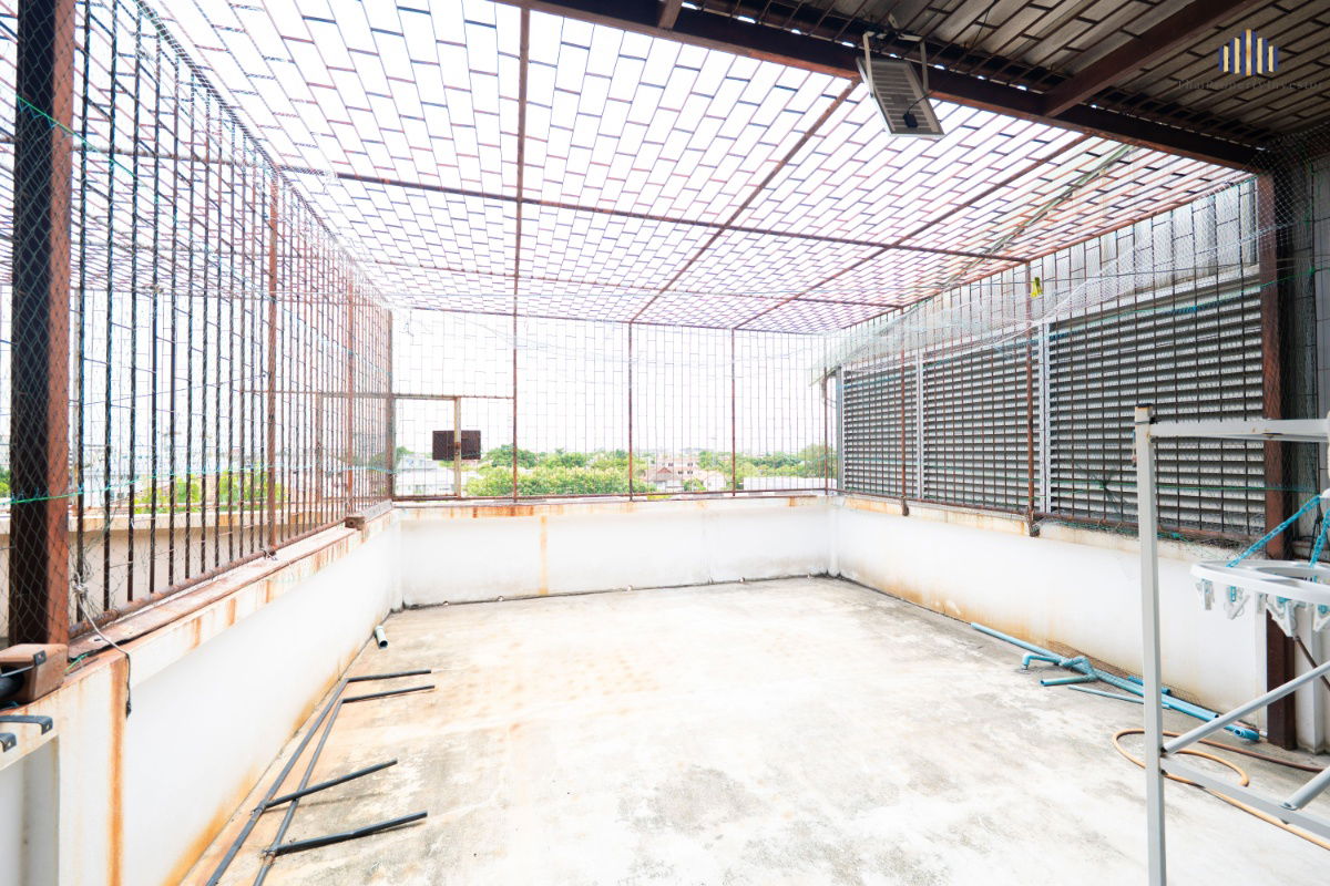picture For sale: 4-storey residential building / shophouse with a private rooftop, located in Soi Punnawithi 21 - 24/24