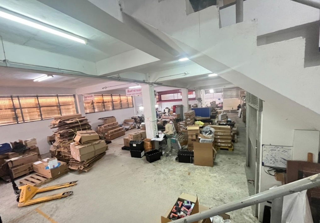 picture 4-Storey Office Building with Warehouse for Rent, Prime Location, On Nut 39 - 5/8