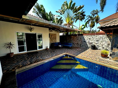 Houses for rent Chonburi : Pool villa for rent near Jomtien Beach, pets allowed