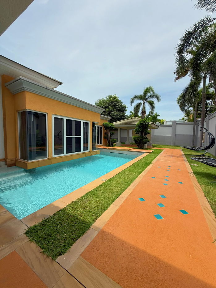 รูป บ้านเดี่ยวให้เช่า – หมู่บ้าน Siam Royal View 3 ห้องนอน  4 ห้องน้ำ  80,000 บาท/เดือน (รวมค่าดูแลสระว่ายน้ำและสวนแล้ว) - รูปที่ 1/17