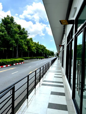 Condos for rent : Shop for rent (for office use) or massage parlor, nail salon, etc. Company registration allowed. In J Condo (Sathorn-Kanlapaphruek)