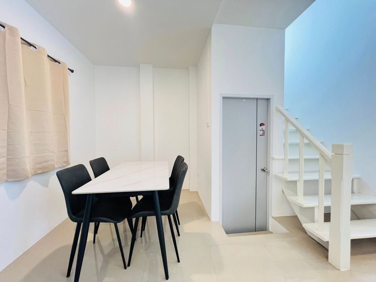 รูป 🏡 ให้เช่า บ้านรุ่งธนา 4 ท่ารั้ว ใกล้เมตามอลล์ และโรงเรียนนานาชาติ Mill Hill บ้านเช่าที่เข้าใจหัวใจคนรักสัตว์ 🐶🐱 - รูปที่ 2/18