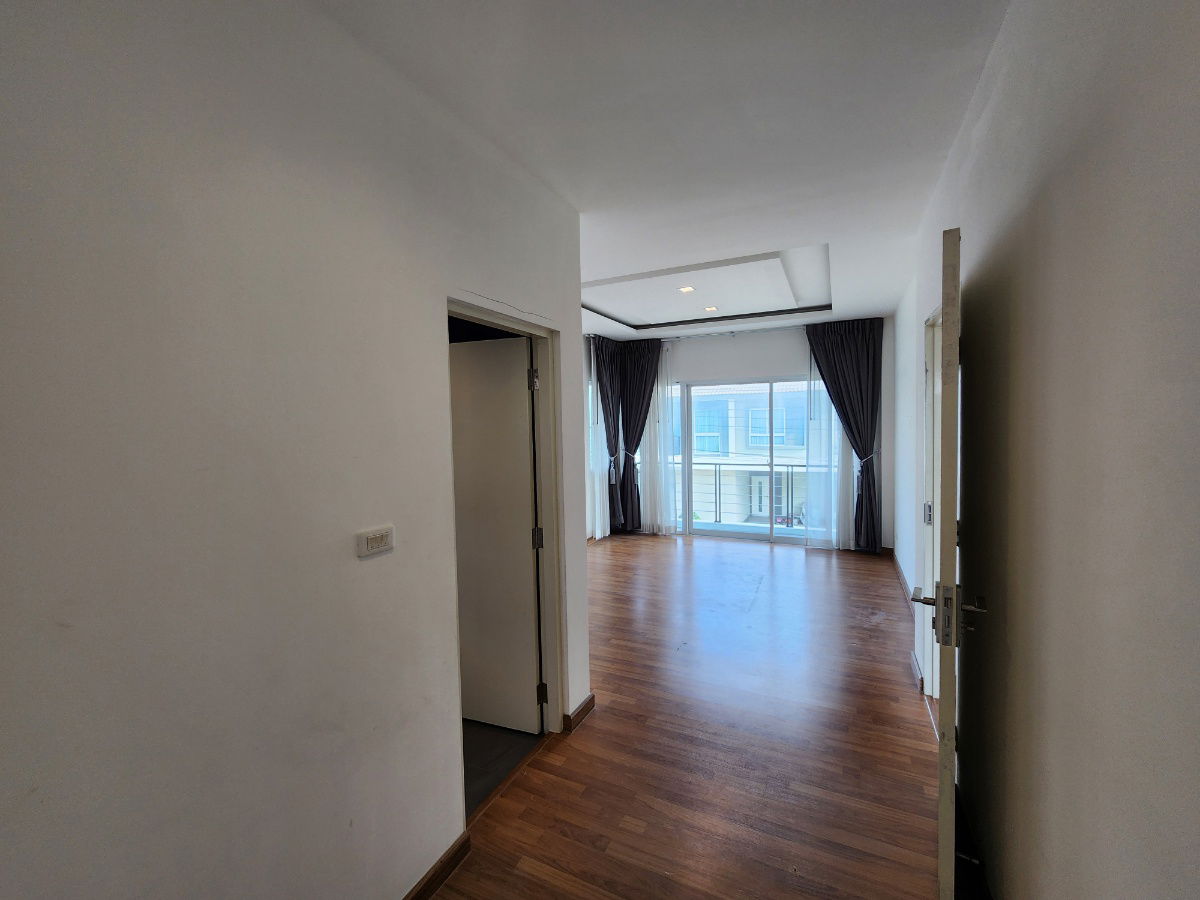 รูป ลดราคา**ขายบ้านเดี่ยว ใกล้โรงเรียนนานาชาติเด่นหล้า 5-7 นาที ในราคา 6.5 ล้านบาท(ราคาดีมาก)** 4 ห้องนอน 3 ห้องน้ำ 3 ที่จอดรถ มีส่วนกลางให้ใช้ - รูปที่ 23/77