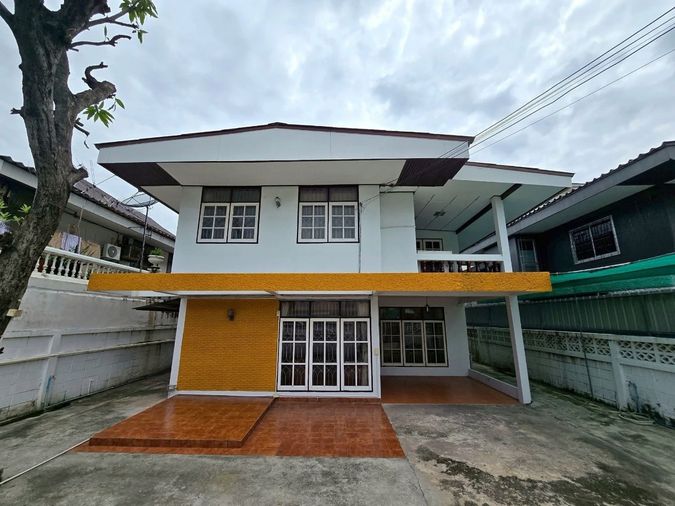 3-bed house for rent, 180 sqm, 60 sq wah, Huai Khwang