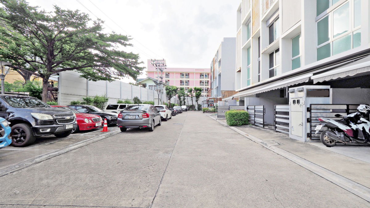 picture Home Office for sale on Rama 3 rd. Land area 24 sq.w. 4.5 storey 3 bths. For sale only 13.5 MB. - 23/24