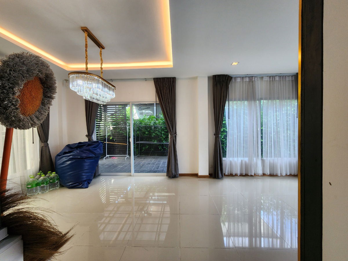 รูป ลดราคา**ขายบ้านเดี่ยว ใกล้โรงเรียนนานาชาติเด่นหล้า 5-7 นาที ในราคา 6.5 ล้านบาท(ราคาดีมาก)** 4 ห้องนอน 3 ห้องน้ำ 3 ที่จอดรถ มีส่วนกลางให้ใช้ - รูปที่ 57/77