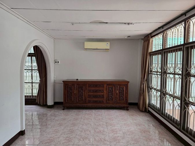3-bed house for rent, 180 sqm, 60 sq wah, Huai Khwang