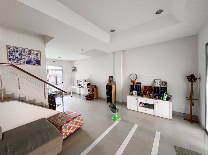 3-bed townhouse for sale, 165 sqm, 21.2 sq wah, Baan Klang Muang Urbanion Rama9 - Wongwaen