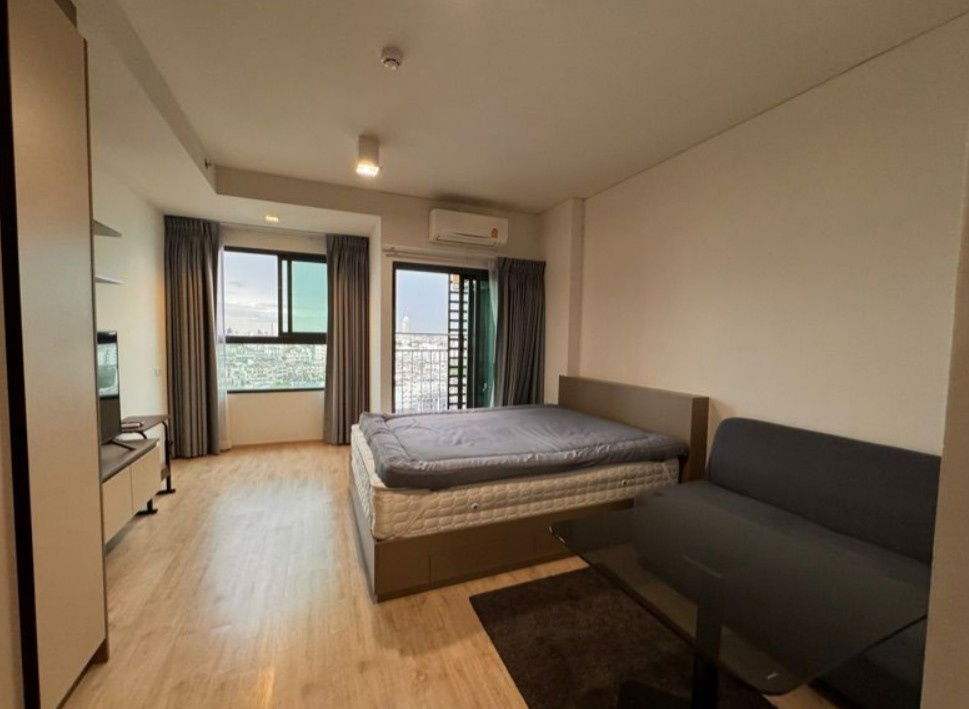 picture ✨ Washing machine included. Condo Ideo Sathorn-Wongwian Yai, 26 sq m, 14th floor, near BTS Wongwian Yai Station. 15,000 baht. 🏡💖 - 2/9