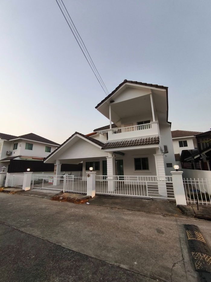 รูป 🏡 ให้เช่า บ้านรุ่งธนา 4 ท่ารั้ว ใกล้เมตามอลล์ และโรงเรียนนานาชาติ Mill Hill บ้านเช่าที่เข้าใจหัวใจคนรักสัตว์ 🐶🐱 - รูปที่ 1/18