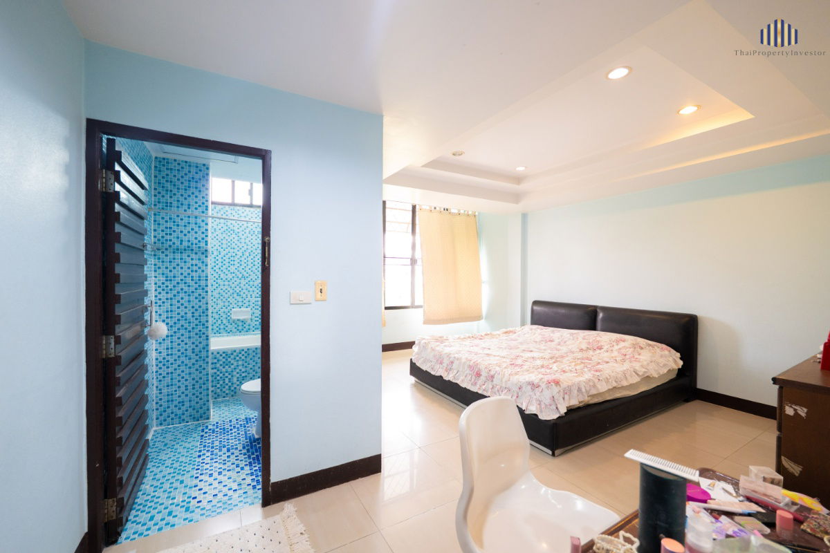 picture For sale: 4-storey residential building / shophouse with a private rooftop, located in Soi Punnawithi 21 - 20/24