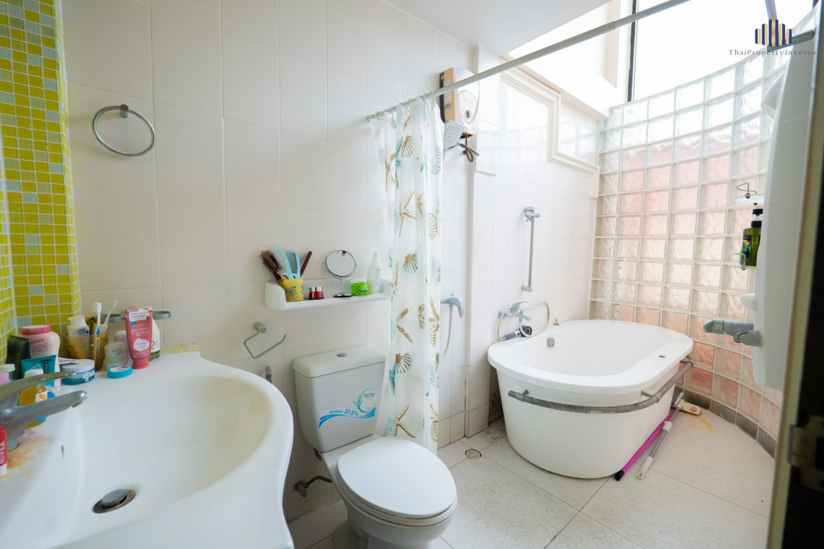 picture For sale: 4-storey residential building / shophouse with a private rooftop, located in Soi Punnawithi 21 - 18/24