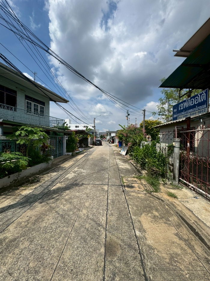 รูป ขายด่วน บ้านเดี่ยว 2ชั้น ซอยเทศบาล 15 ถนนบางกรวย-ไทรน้อย เนื้อที่ 174 ตร.วา ขายตามสภาพ ทำเลดี เดินทางสะดวก ใกล้ MRT บางพลู - รูปที่ 2/9