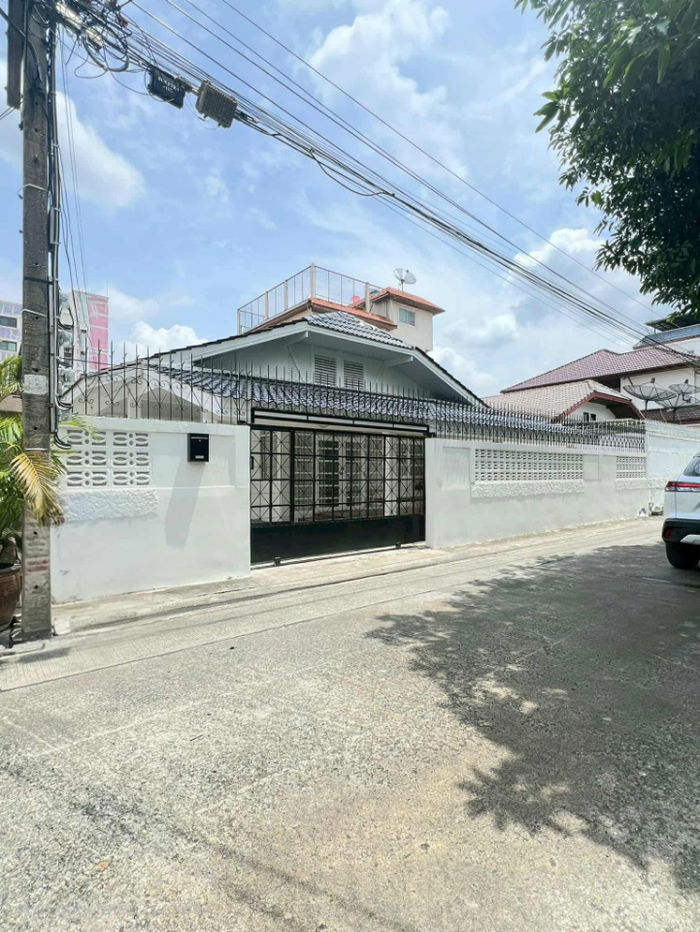 รูป บ้านให้เช่า ห้วยขวาง บ้านเดี่ยวชั้นเดียว 4ห้องนอน 3ห้องน้ำ - รูปที่ 2/10