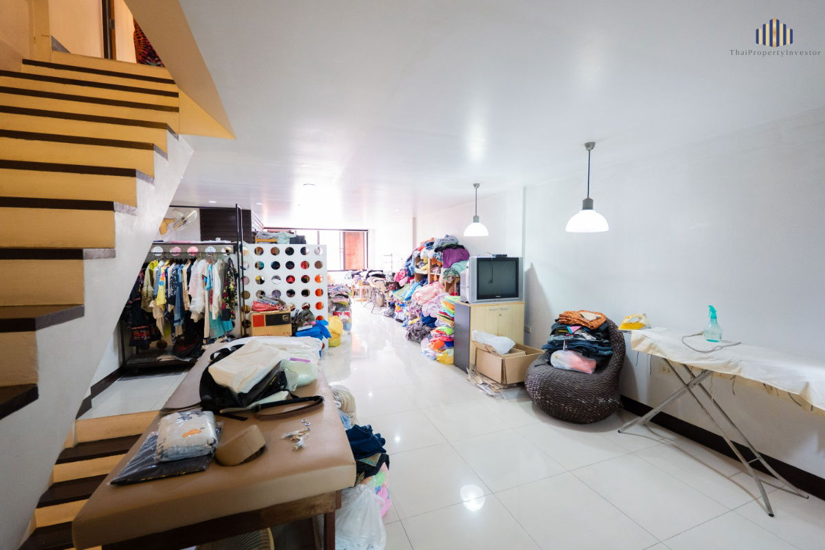 picture For sale: 4-storey residential building / shophouse with a private rooftop, located in Soi Punnawithi 21 - 13/24