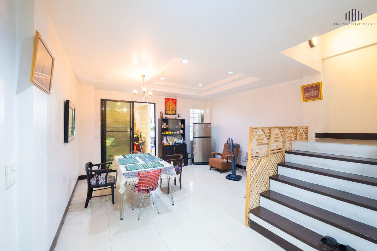 picture For sale: 4-storey residential building / shophouse with a private rooftop, located in Soi Punnawithi 21 - 7/24