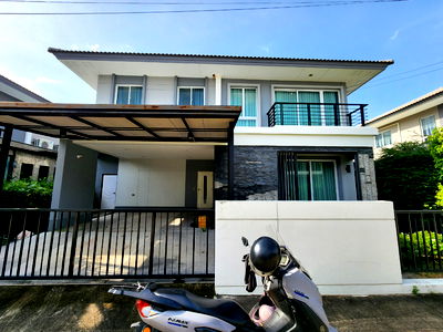 บ้านเดี่ยว โรงเรียนนานาชาติสิงคโปร์นนทบุรี (เอสไอเอสบี วิทยาเขตนนทบุรี) : ลดราคา**ขายบ้านเดี่ยว ใกล้โรงเรียนนานาชาติเด่นหล้า 5-7 นาที ในราคา 6.5 ล้านบาท(ราคาดีมาก)** 4 ห้องนอน 3 ห้องน้ำ 3 ที่จอดรถ มีส่วนกลางให้ใช้