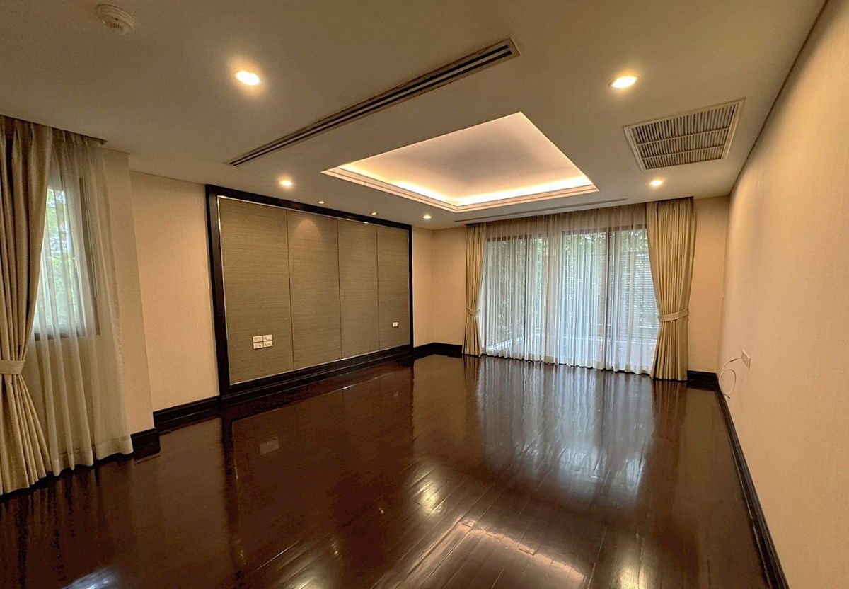 picture Luxury House with Private Swimming Pool in the Heart of Asoke ** NO CO-AGENT ** - 9/26