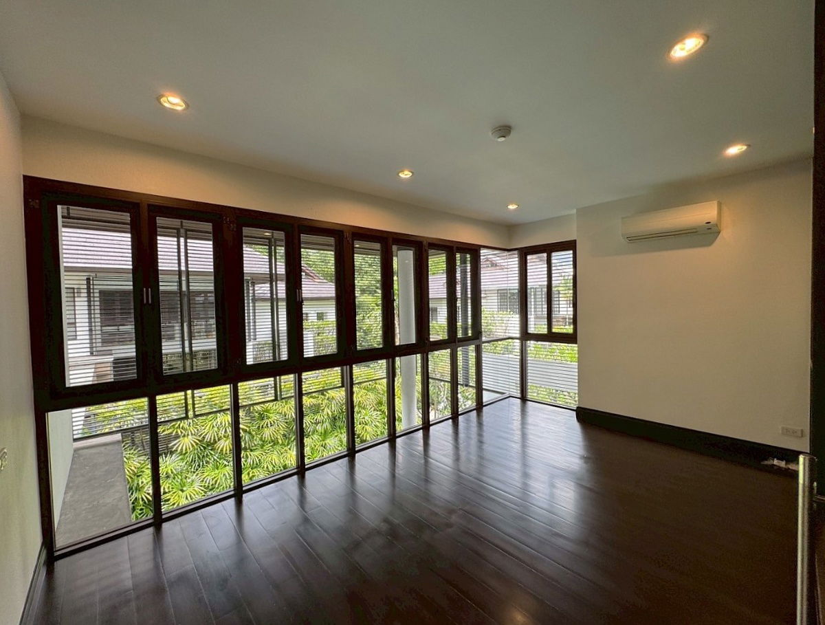 picture Luxury House with Private Swimming Pool in the Heart of Asoke ** NO CO-AGENT ** - 8/26