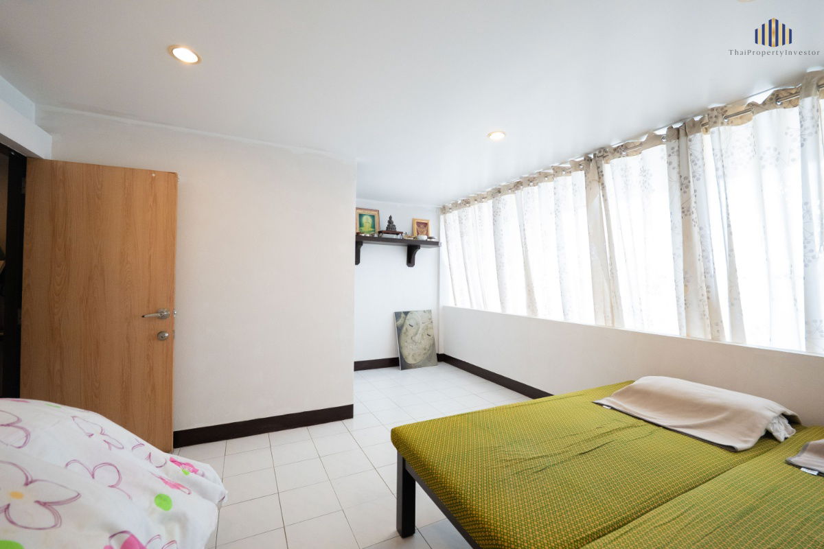 picture For sale: 4-storey residential building / shophouse with a private rooftop, located in Soi Punnawithi 21 - 21/24