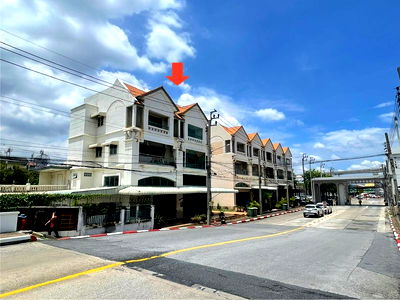 โฮมออฟฟิศ เทสโก้โลตัส ศรีนครินทร์ : ✨✨✨ขายด่วน! Home Office 106.2 ตร.ว.  🏢 หมู่บ้านลดาวัลย์ ศรีนครินทร์ (ซ.ศรีด่าน 14)  🚆 ติดถนนใหญ่ เดินเพียง 3 นาทีถึง MRT ศรีแบริ่ง