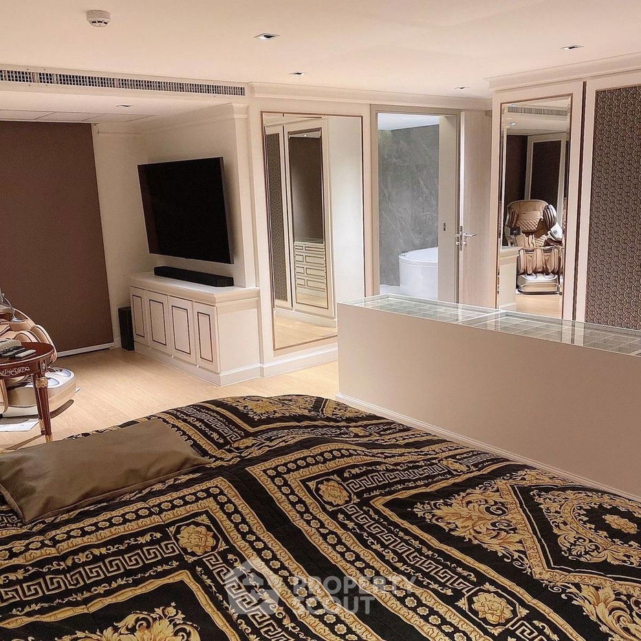 picture Unique duplex home with garden access in the heart of Soi Langsuan for sale (Freehold) (ID 1734676) - 14/23