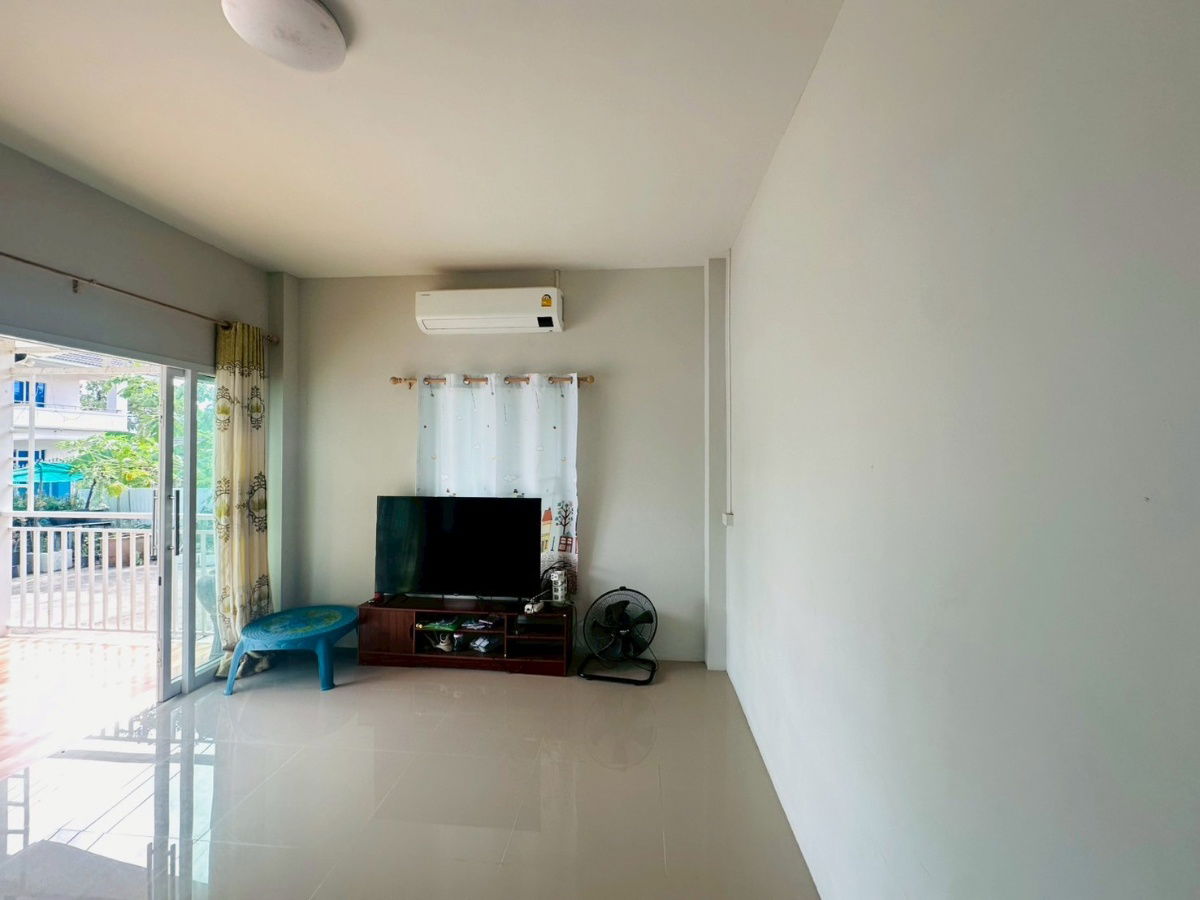 รูป บ้านพึ่งสร้าง  ขาย"ขาดทุน "ใจกลางเมืองปักธงชัย 150 ตร.ว 2.5 ล้านบาท - รูปที่ 21/27