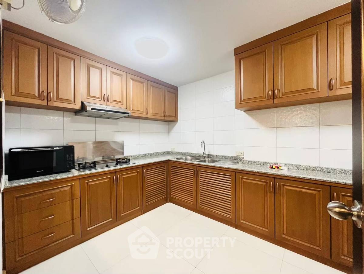 picture 3-BR Condo at Acadamia Grand Tower near BTS Phrom Phong (ID 1822235) - 25/28