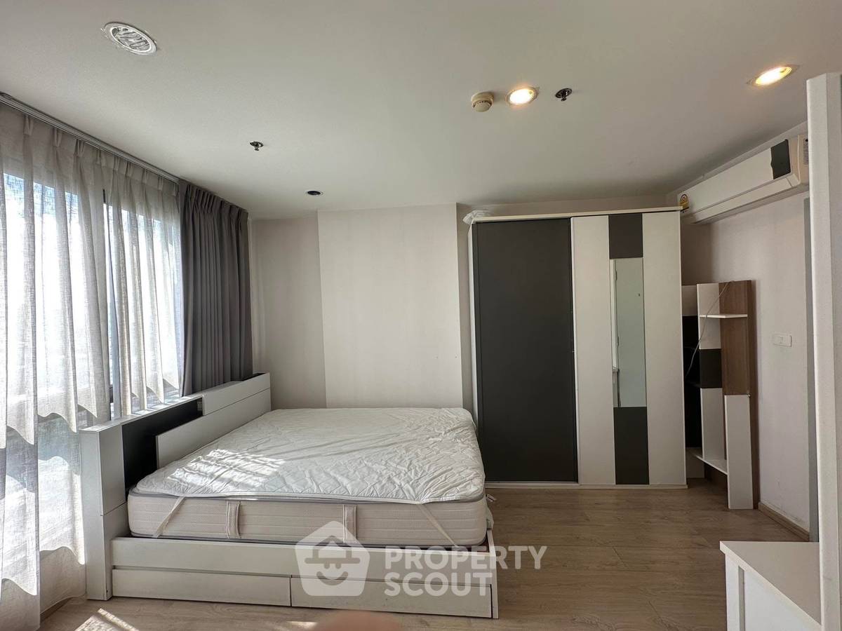 picture Studio Condo at Ideo Sathorn-Taksin near BTS Krung Thon Buri (ID 2080020) - 2/10