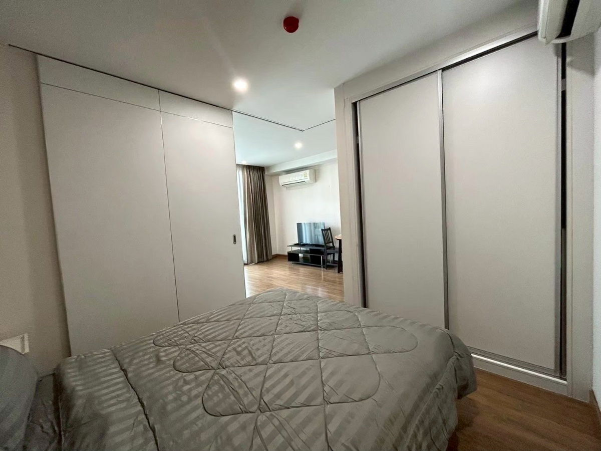 picture Room for rent at Nimmana Condo, swimming pool view, corner room, rent 19,000 baht per month, call065-0084111  Art - 6/14